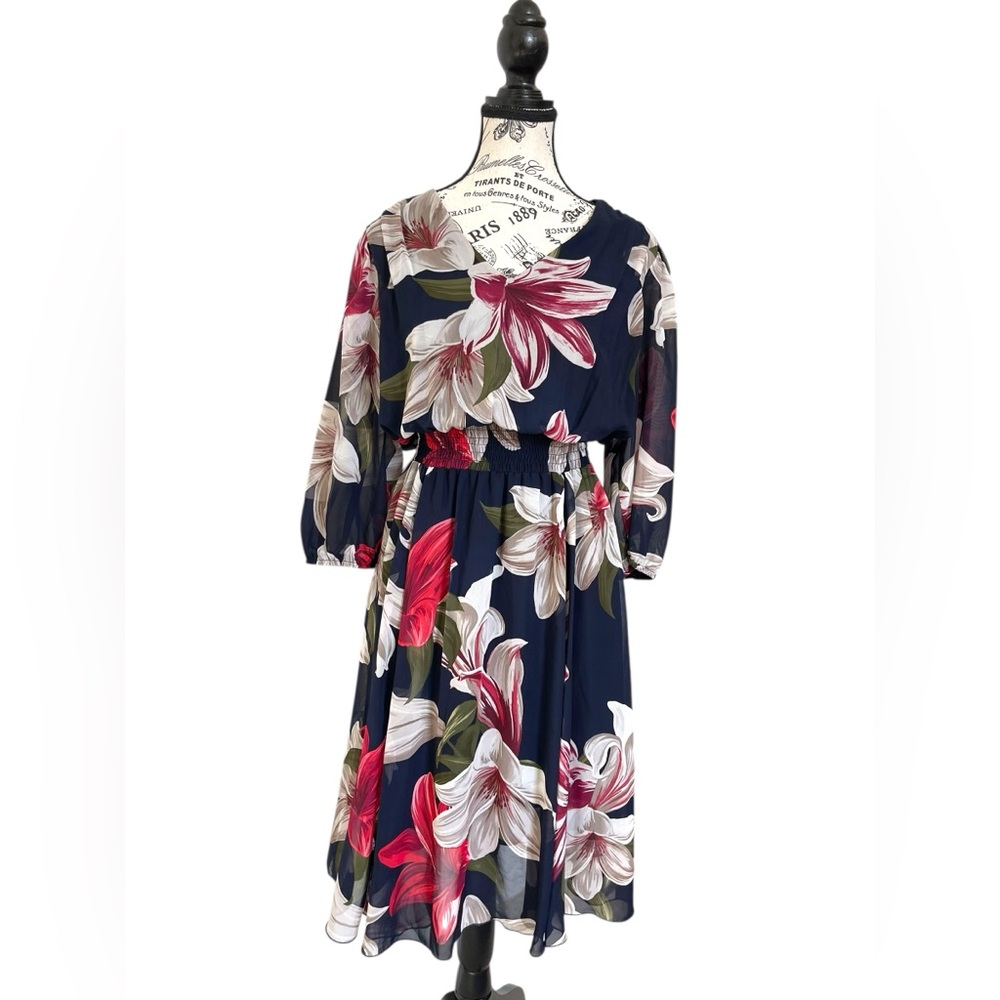 Kate & Lily women’s Size 12 Floral Midi Dress Navy Blue  Vnec Smocked Waist